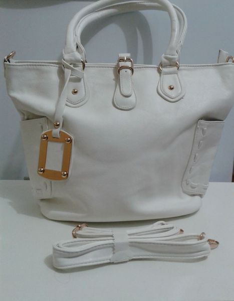 ♥ Bolsa branca medalhão